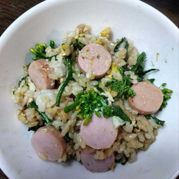 菜の花と魚肉ソーセージで卵チャーハン